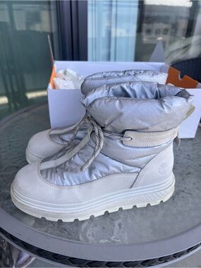 Timberland Orange and White Shoe Box with Size Label